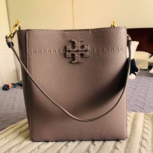 Tory Burch MCGRAW BUCKET BAG L/G